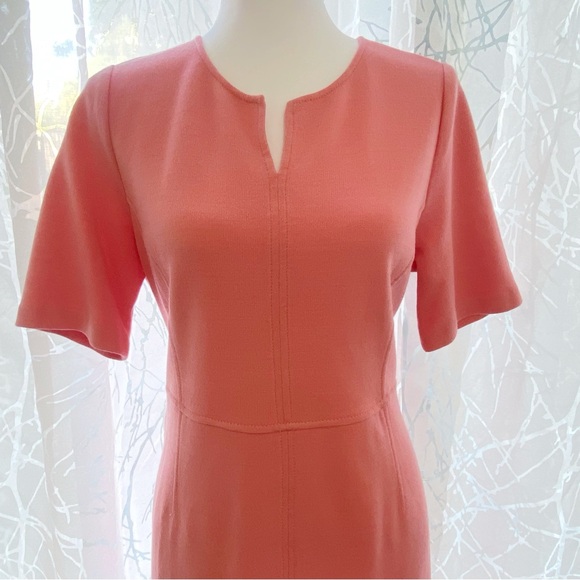 St. John light pink knit short sleeve midi shift dress - Picture 4 of 9